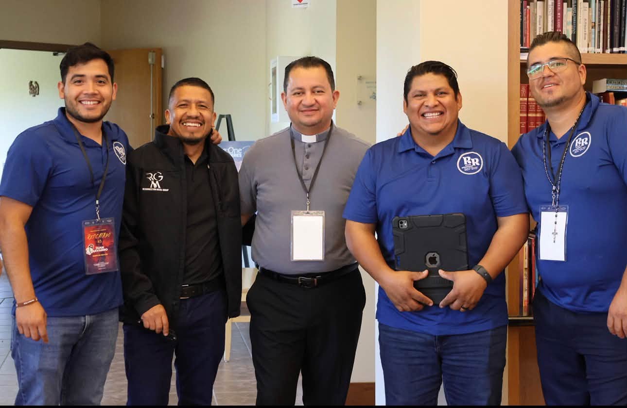 Servidores de Radio Resurrección reunidos durante Rescatado 2026