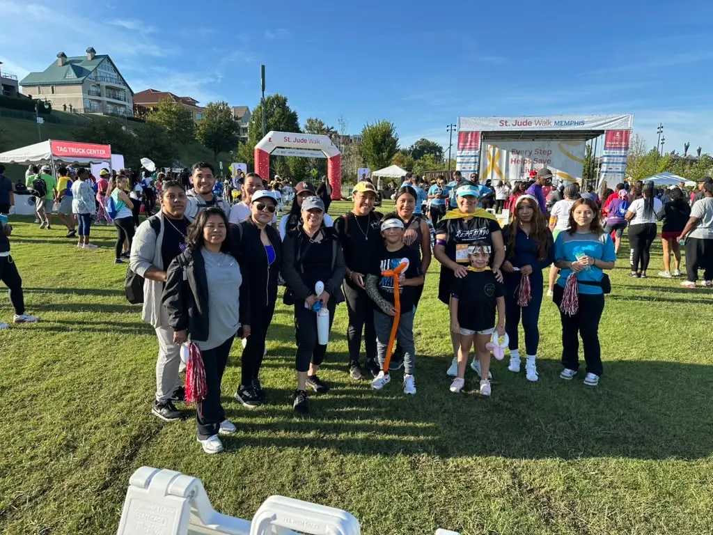 Equipo de Radio Resurrección unido al inicio de la jornada